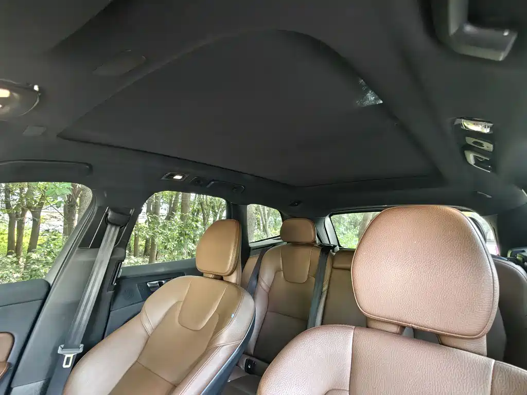 Volvo XC60 2025 — фото 9