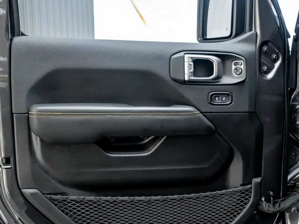 Jeep Wrangler 2025 — фото 25