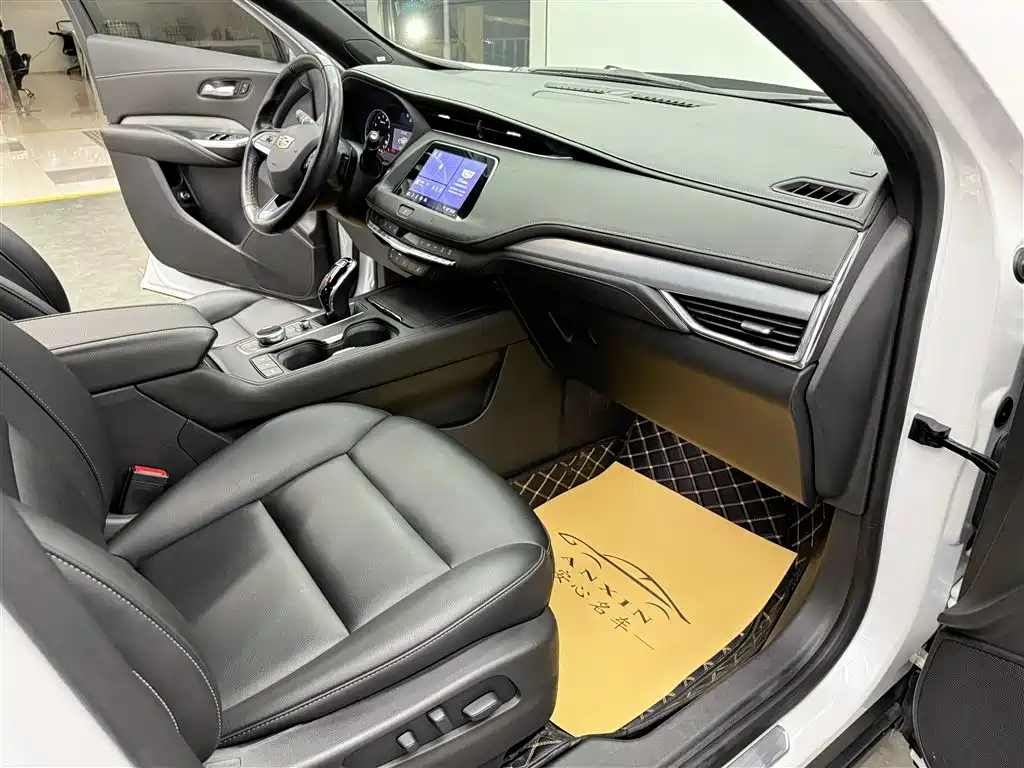 Cadillac XT4 2021 — фото 11