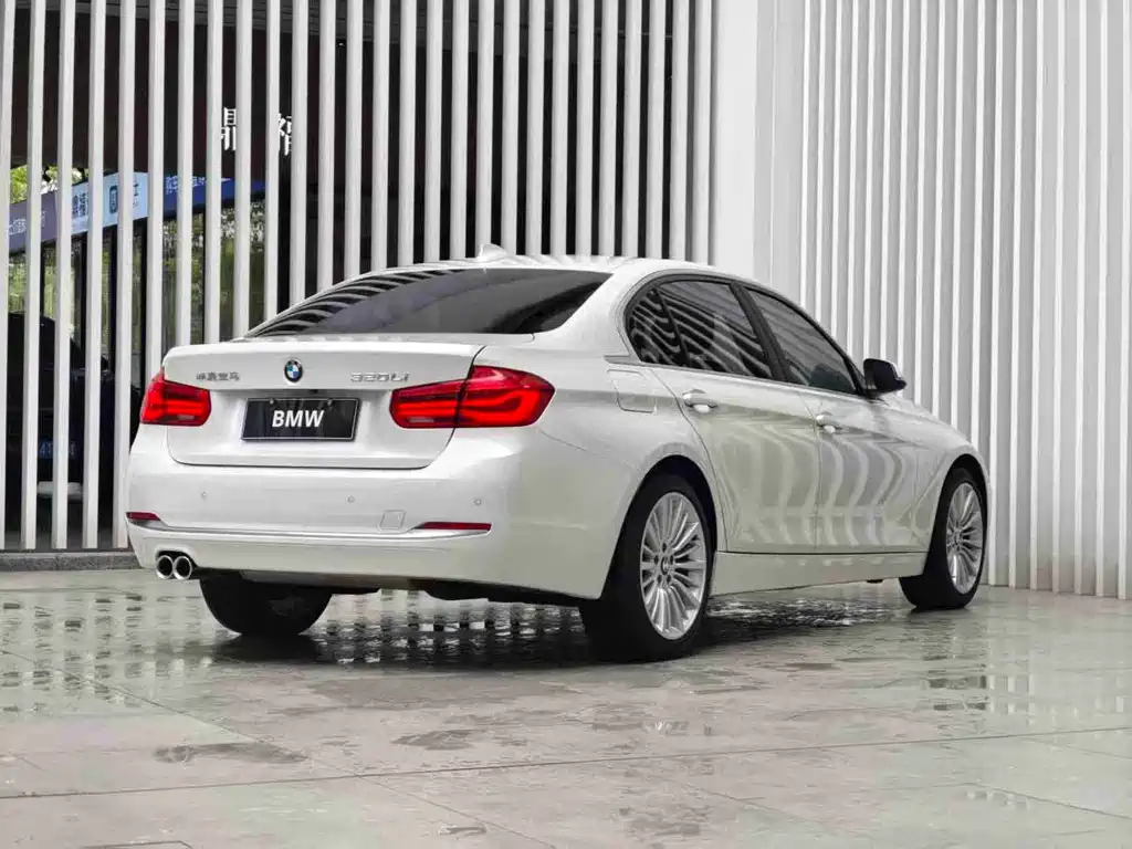 BMW 3 Series 2018 — фото 19