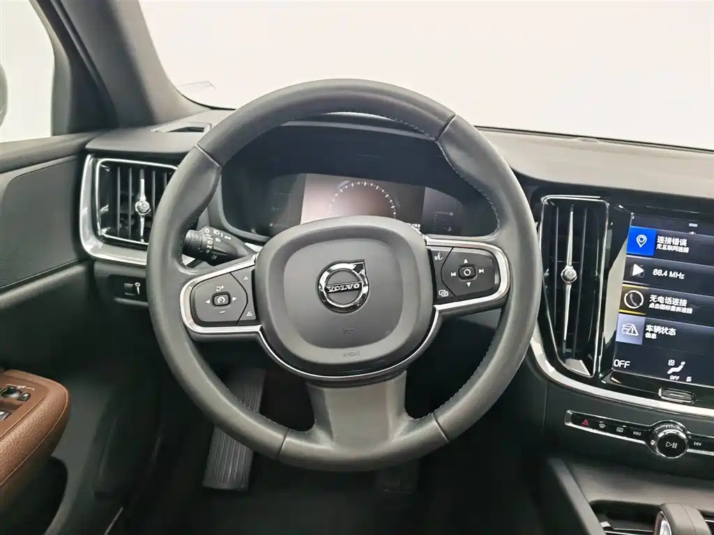 Volvo S60 2022 — фото 11