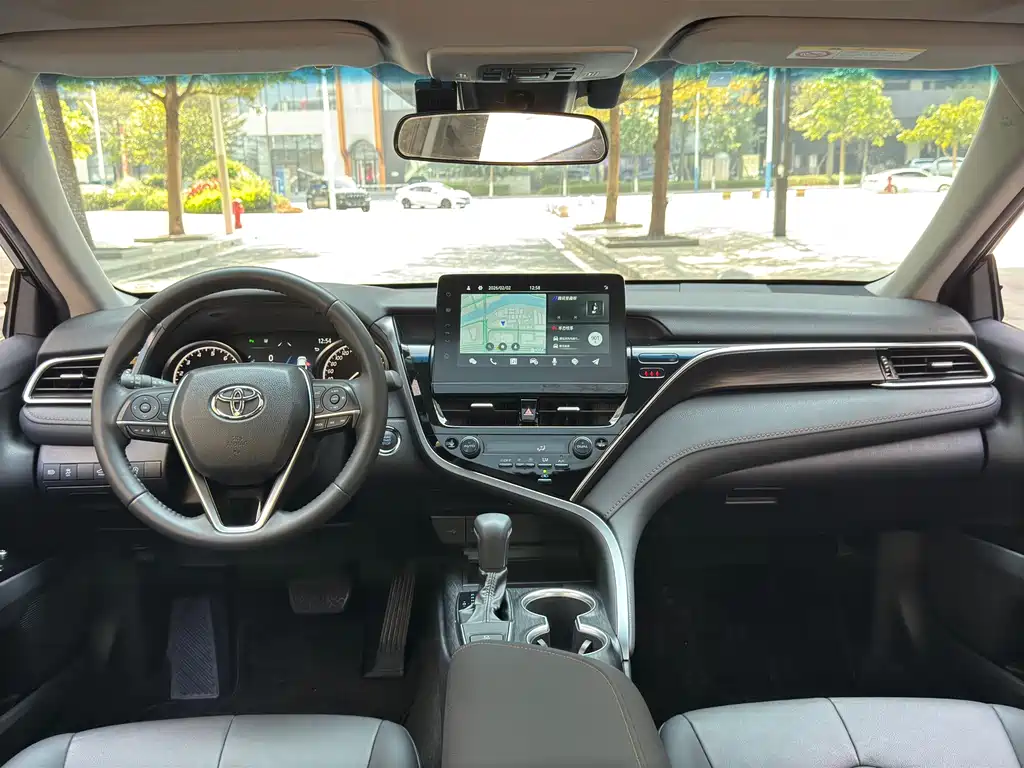 Toyota Camry 2023 — фото 4