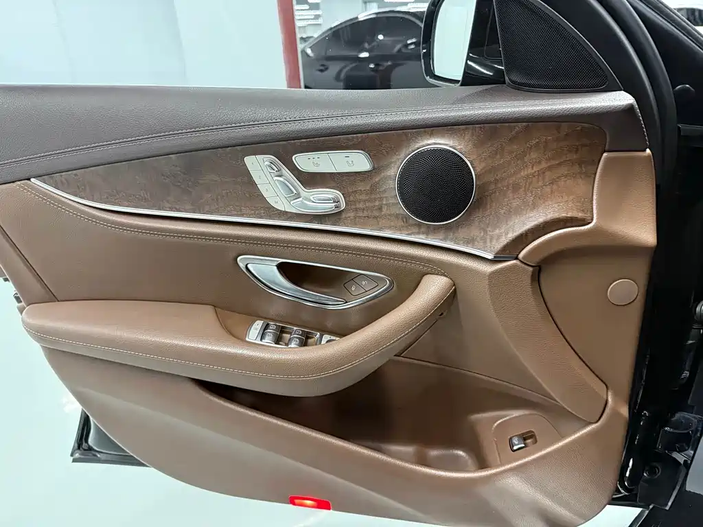 Mercedes-Benz E-Class 2018 — фото 14