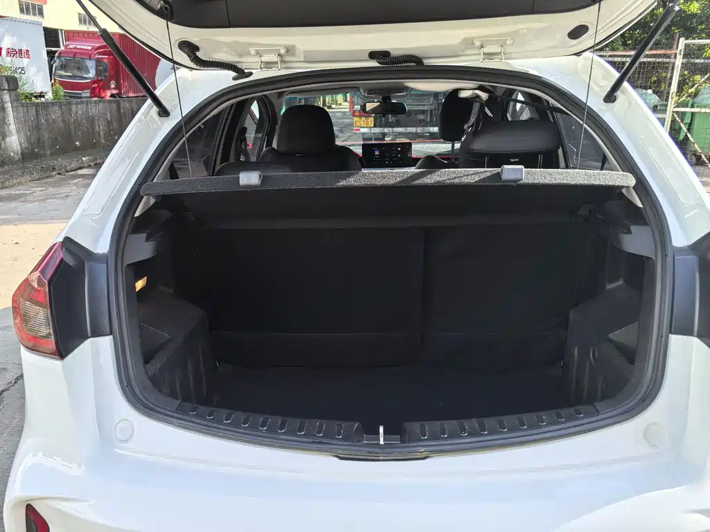 Geely Vision X3 2022 — фото 15