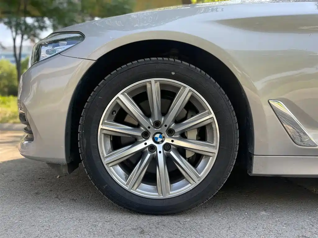 BMW 5 Series 2018 — фото 7