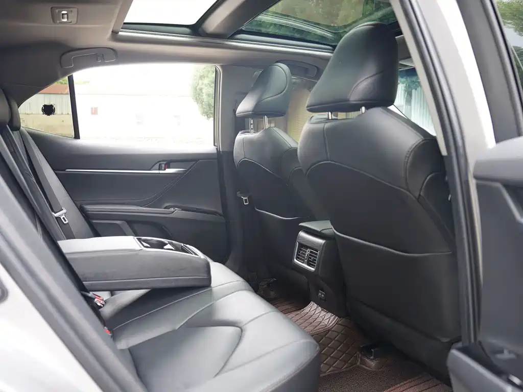 Toyota Camry 2023 — фото 22