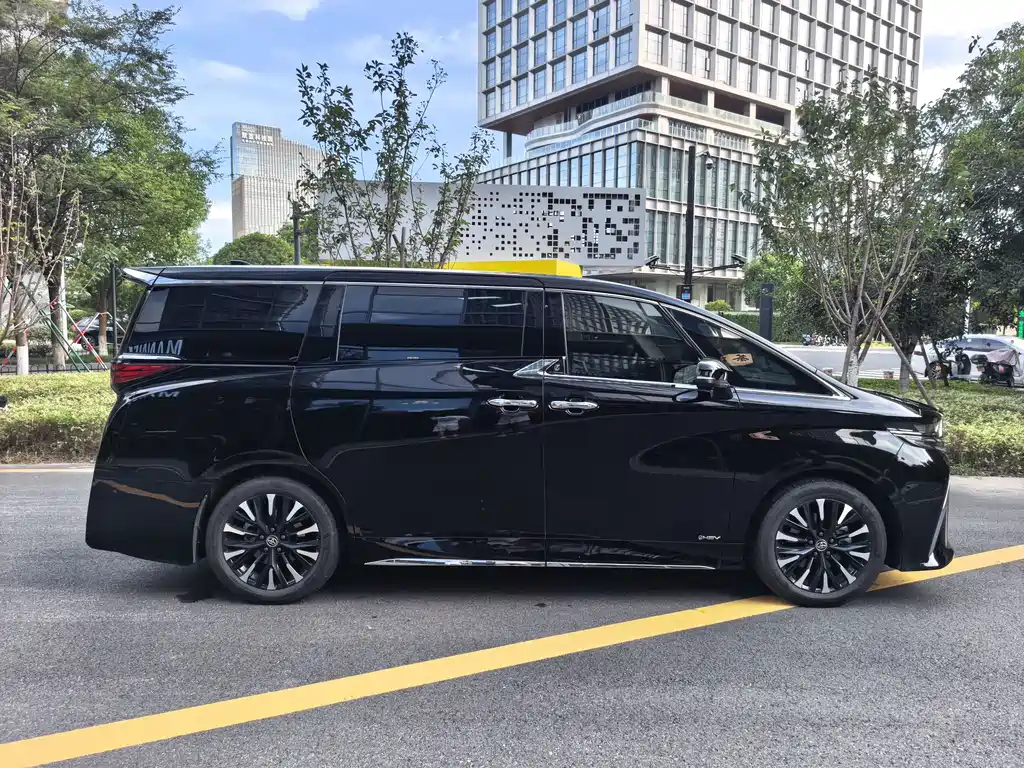 Toyota Alphard 2024 — фото 15