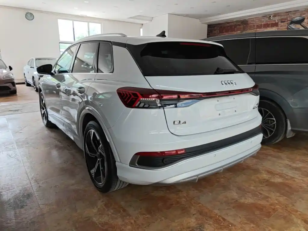 Audi Q4 e-tron 2024