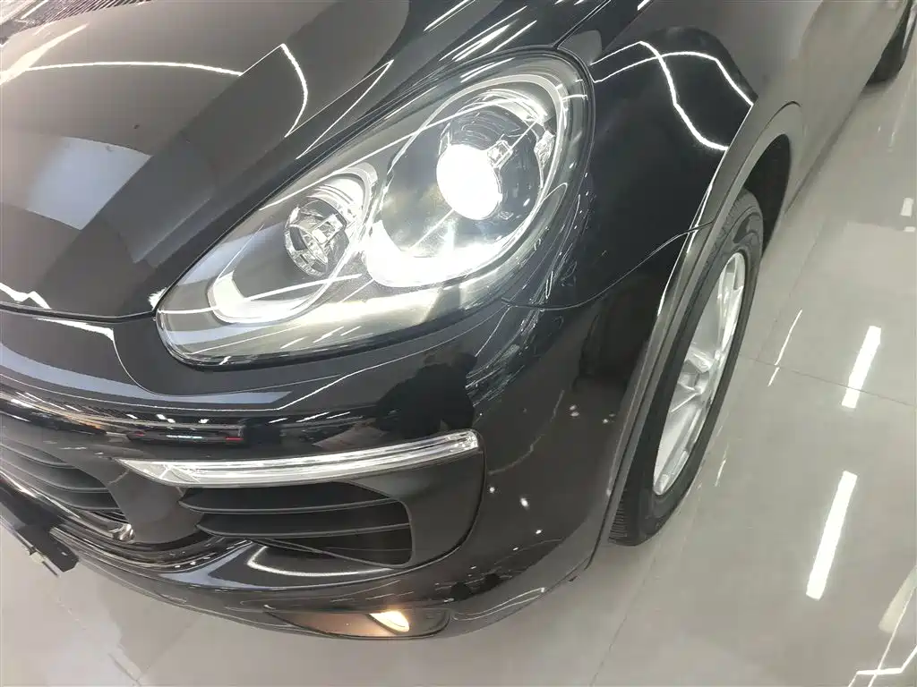 Porsche Cayenne 2017 — фото 24