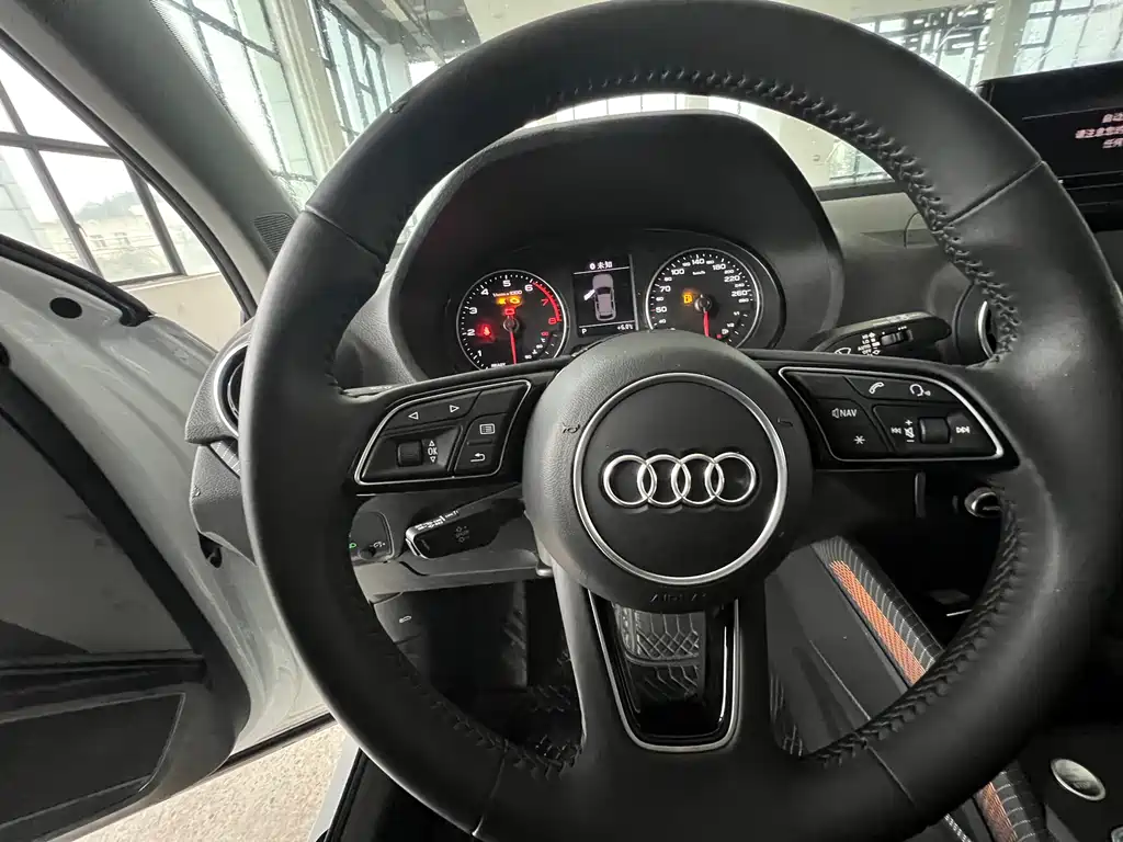 Audi Q2L 2021 — фото 17