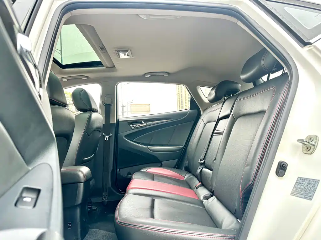 Changan Eado XT 2015 — фото 24