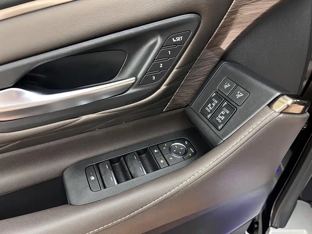 Toyota Alphard 2024 — фото 13