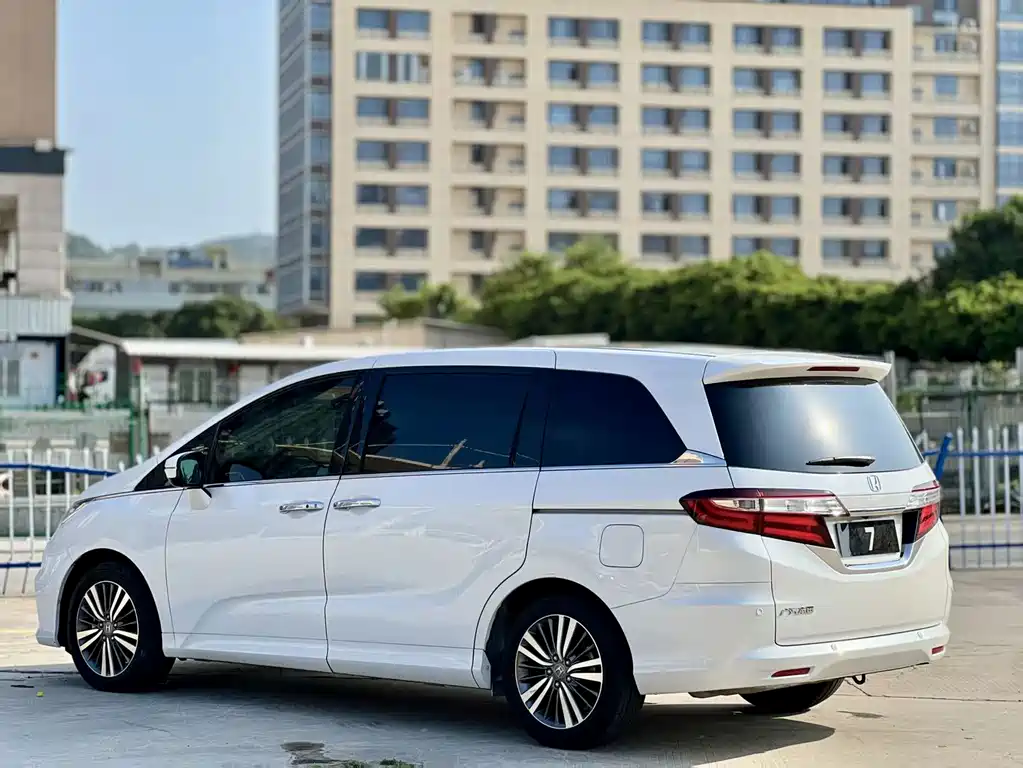 Honda Odyssey 2018 — фото 2