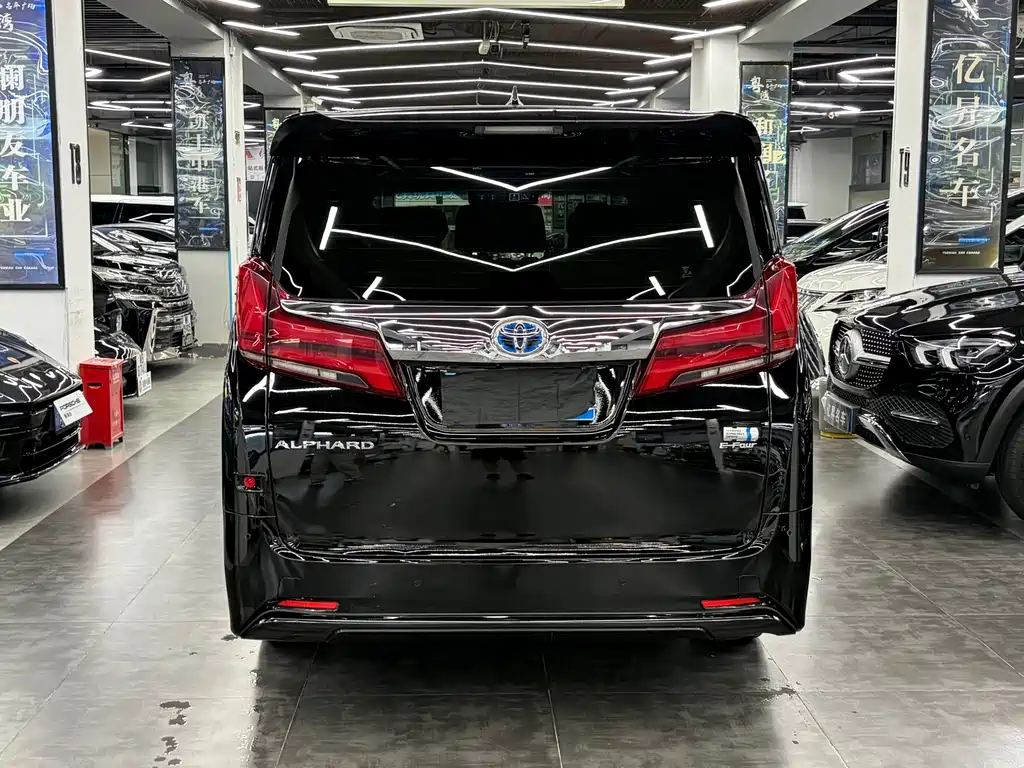Toyota Alphard 2022 — фото 19
