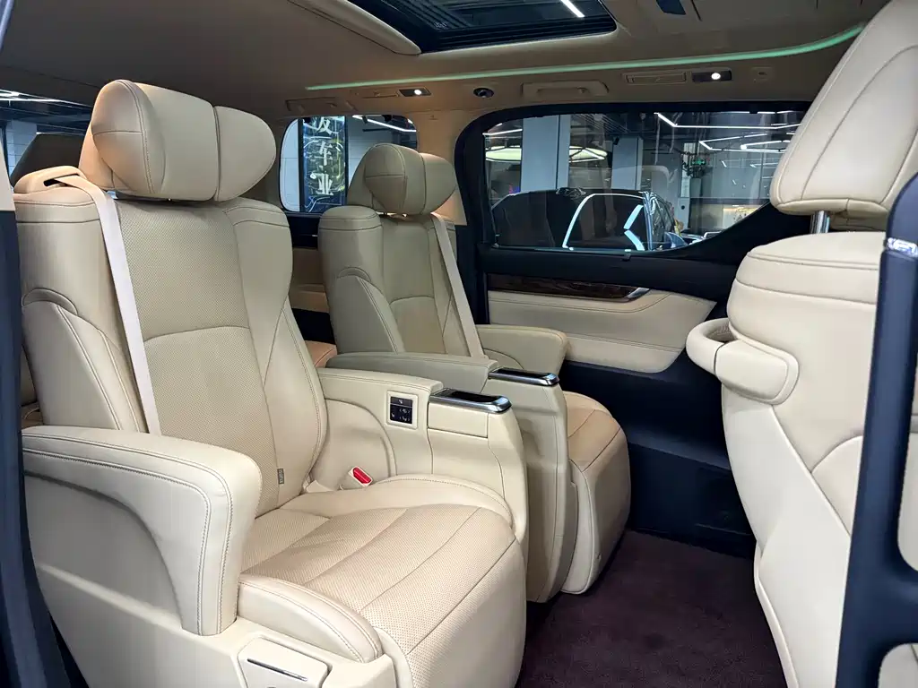 Toyota Alphard 2022 — фото 15