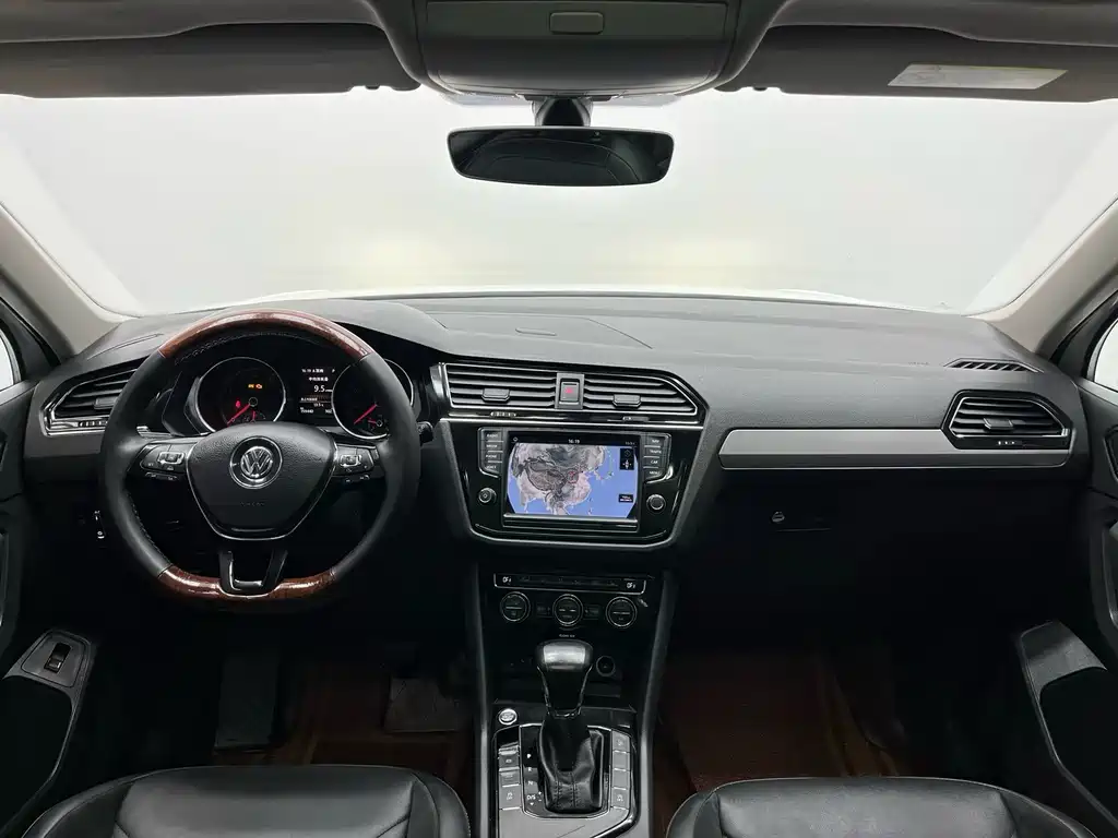 Volkswagen Tiguan L 2018 — фото 4