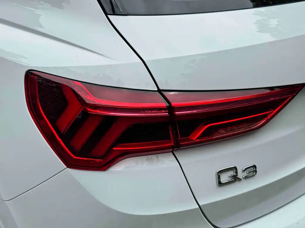 Audi Q3 2023 — фото 37