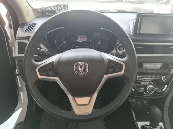 Changan Yuexiang V7 2015