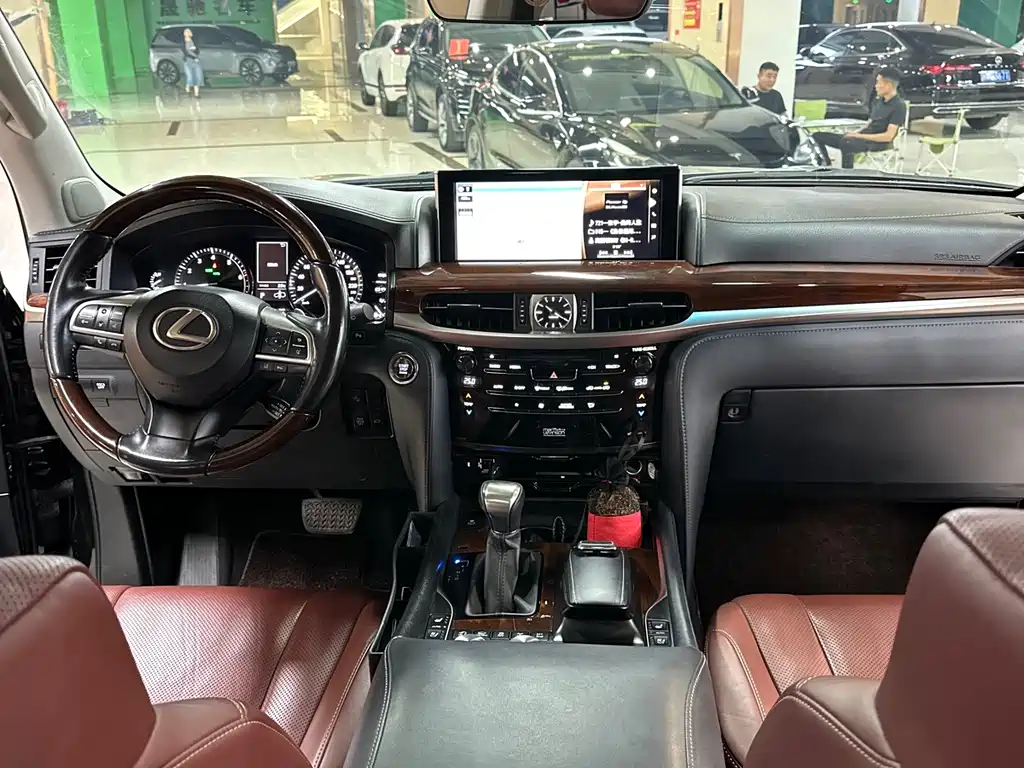 Lexus LX 2020 — фото 12