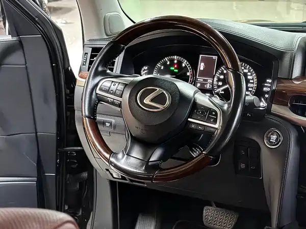 Lexus LX 2020