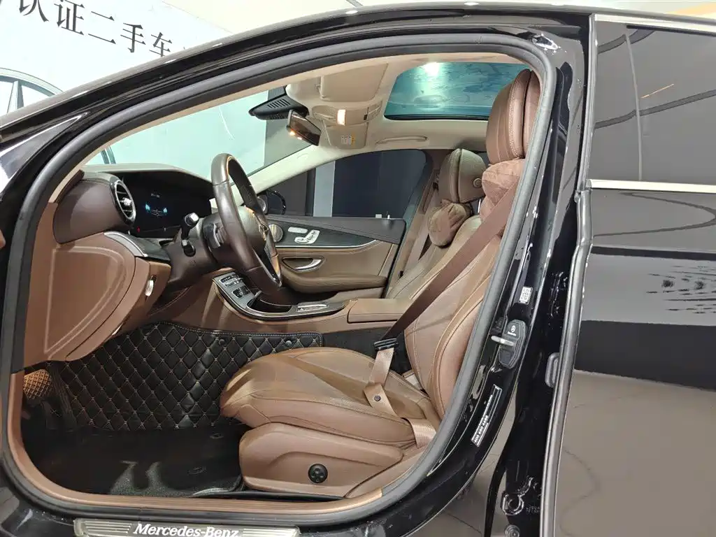 Mercedes-Benz E-Class 2023 — фото 6