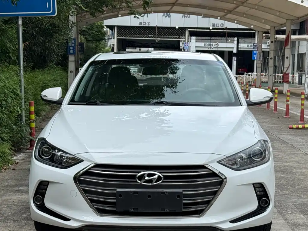 Hyundai Elantra 2016 — фото 2
