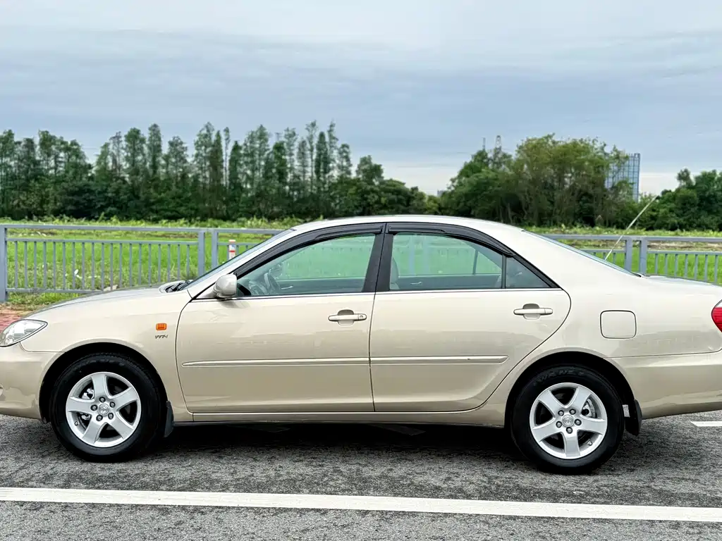 Toyota Camry 2004 — фото 2