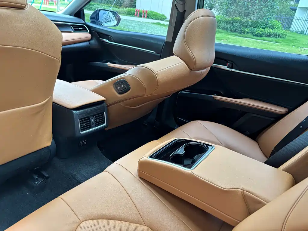 Toyota Camry 2022 — фото 12