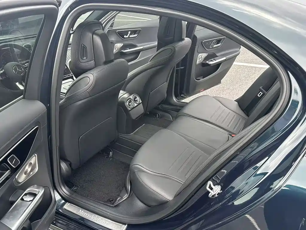 Mercedes-Benz C-Class 2023 — фото 5