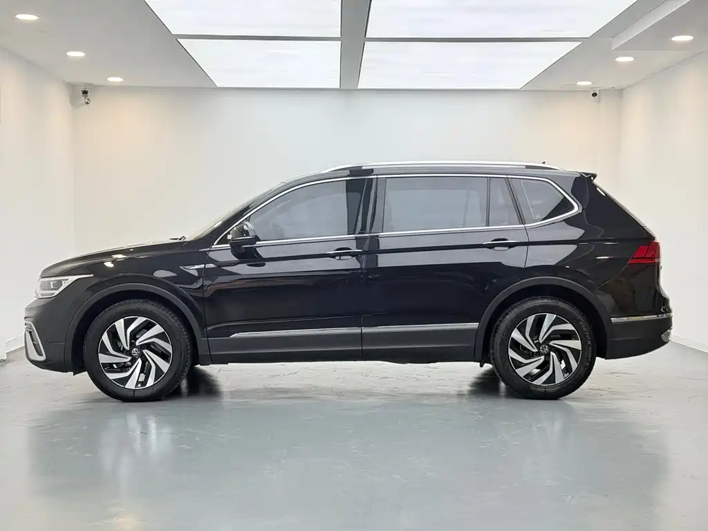 Volkswagen Tiguan L 2024 — фото 8