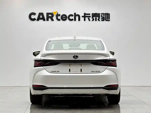 Lexus ES 2025