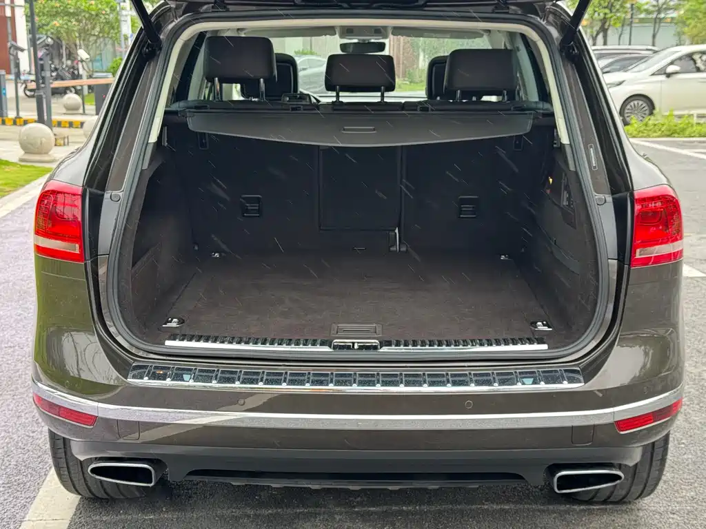 Volkswagen Touareg 2017 — фото 16