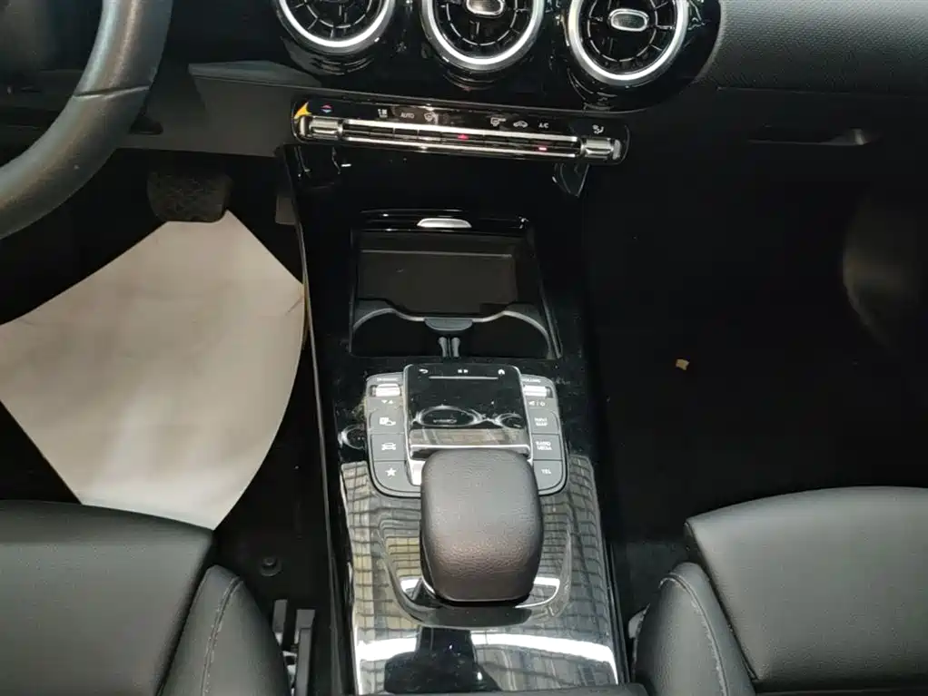 Mercedes-Benz A-Class 2020 — фото 14