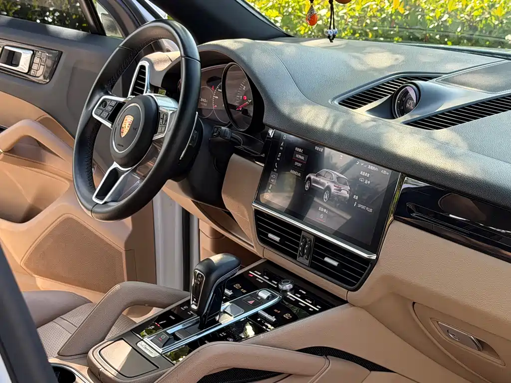 Porsche Cayenne 2018 — фото 10