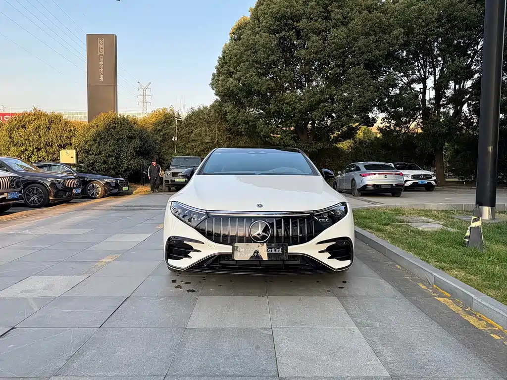 Mercedes-Benz EQS AMG 2026 — фото 4