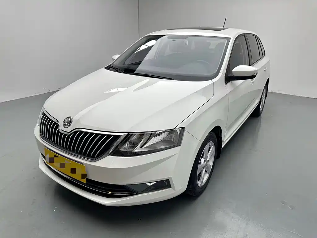 Skoda Rapid Spaceback 2018 — фото 1