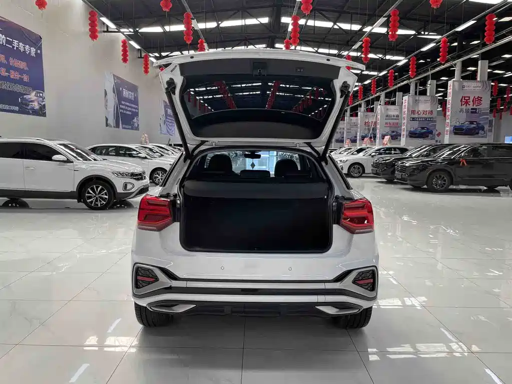 Audi Q2L 2023 — фото 17