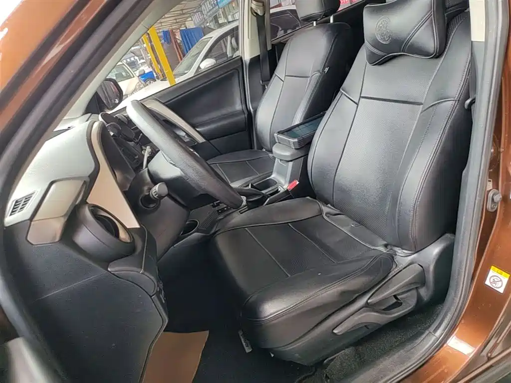 Toyota RAV4 2015 — фото 15