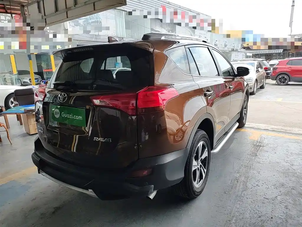 Toyota RAV4 2015 — фото 7