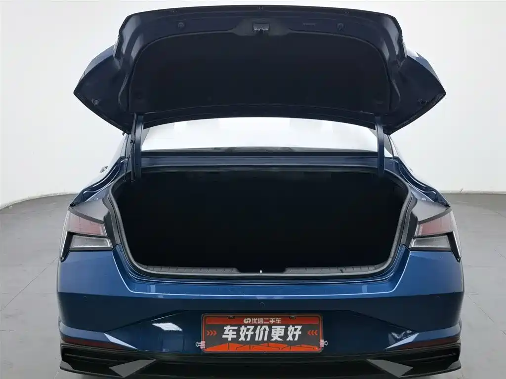 Hyundai Elantra 2023 — фото 16
