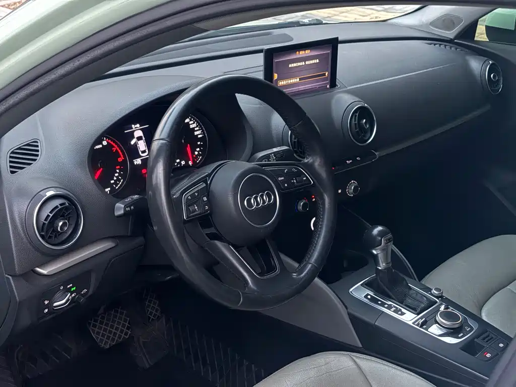 Audi A3 2018 — фото 10