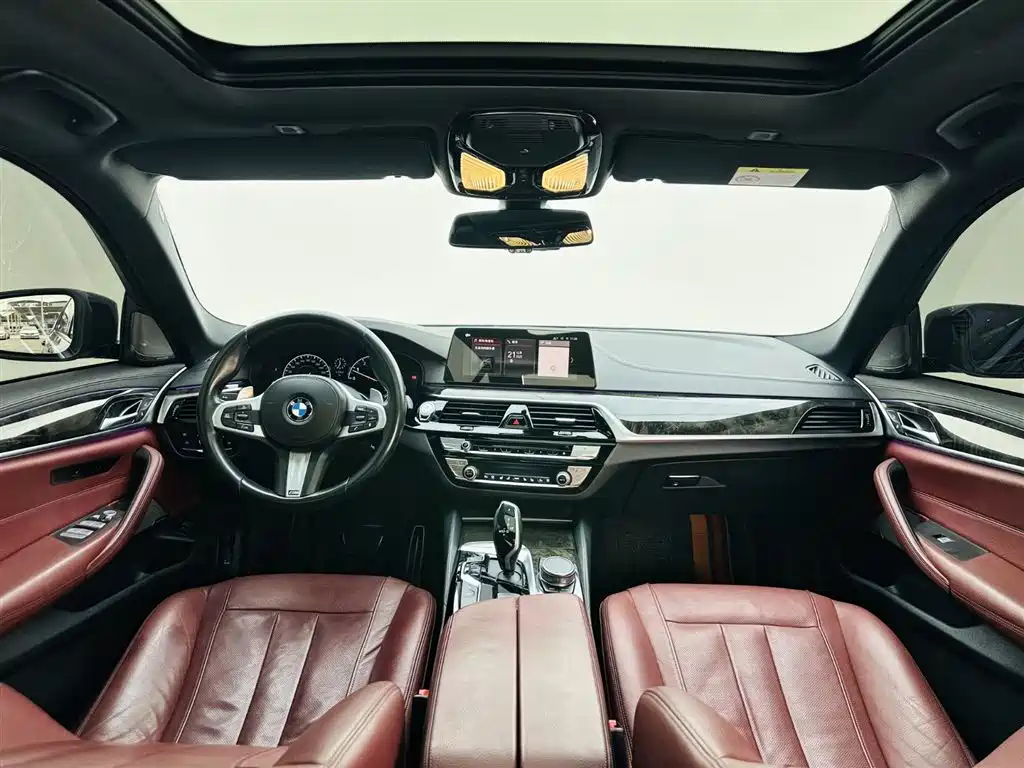 BMW 5 Series 2018 — фото 15