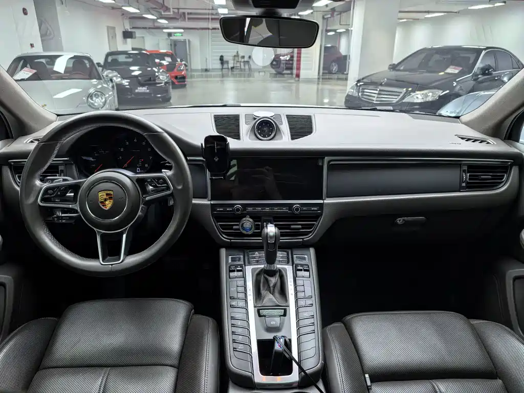 Porsche Macan 2021 — фото 10