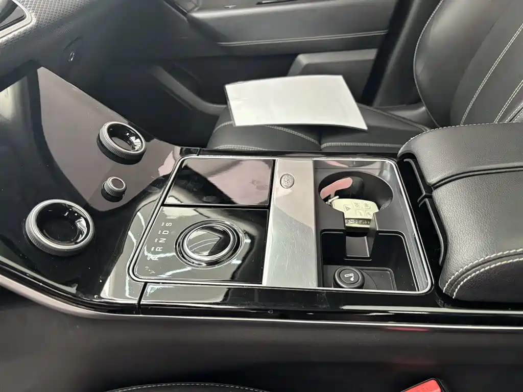 Land Rover Range Rover Velar 2018 — фото 19