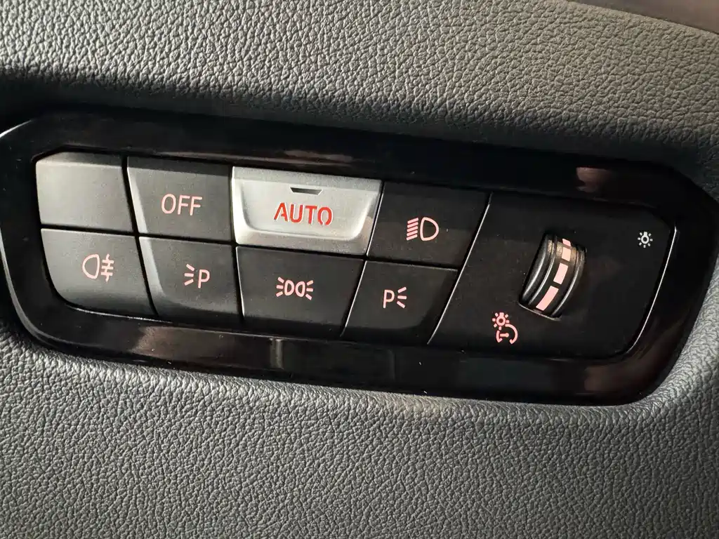 BMW 3 Series 2025 — фото 14