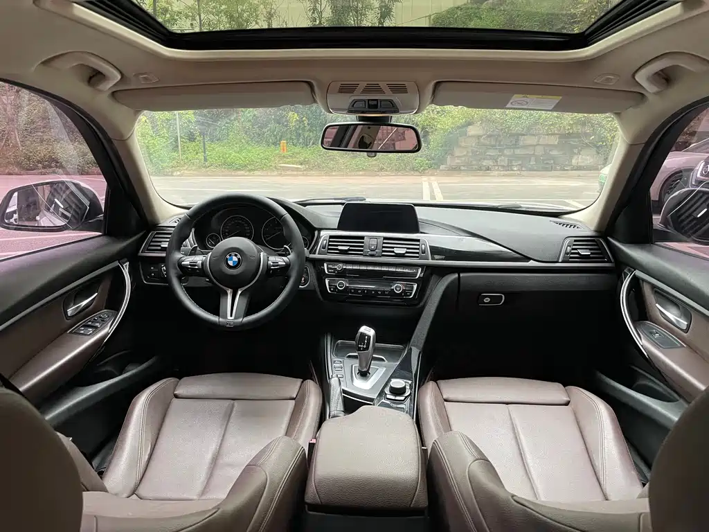 BMW 3 Series 2018 — фото 19