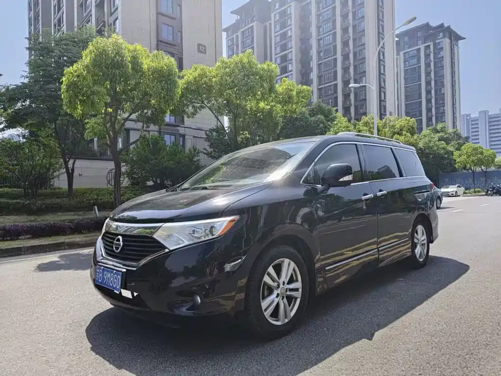 Nissan Quest 2015 — фото 1