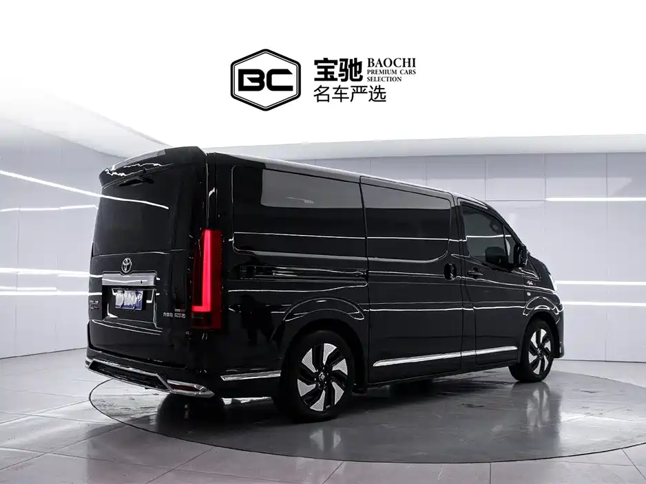 Toyota Hiace 2025 — фото 3