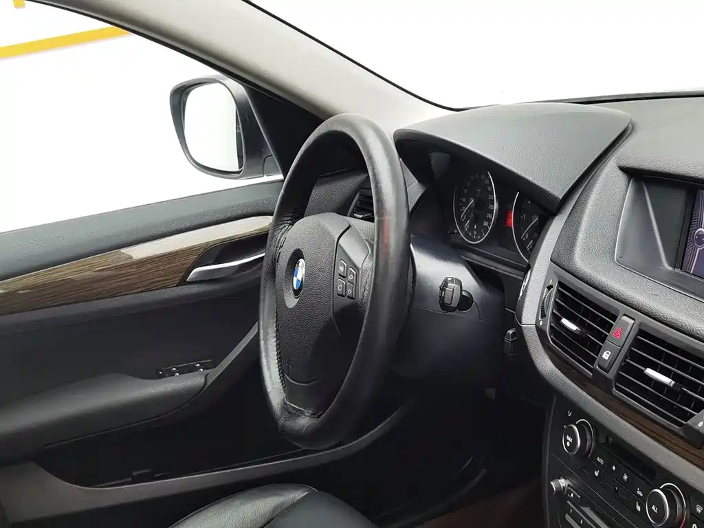 BMW X1 2012 — фото 22