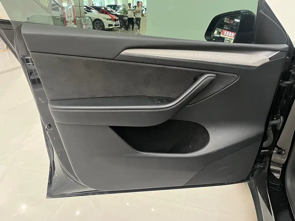 Tesla Model Y 2023 — фото 10